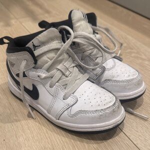 Jordan's black and white size 10 children's